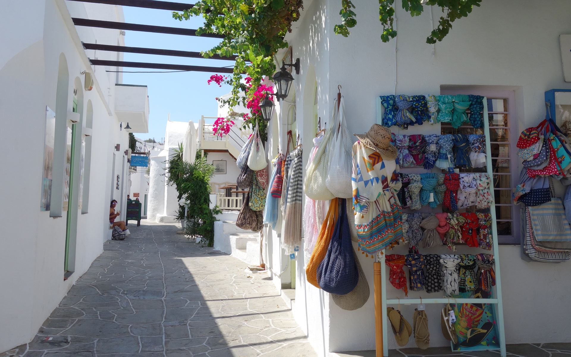 The central alley of Apollonia in Sifnos, Steno