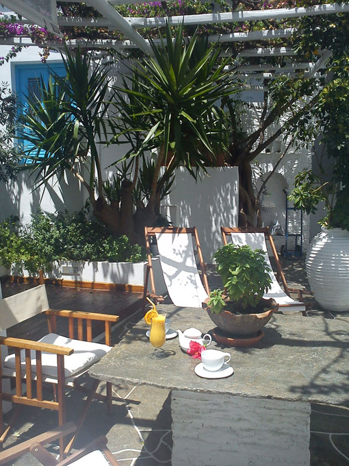 Breakfast at hotel Anthousa in Sifnos
